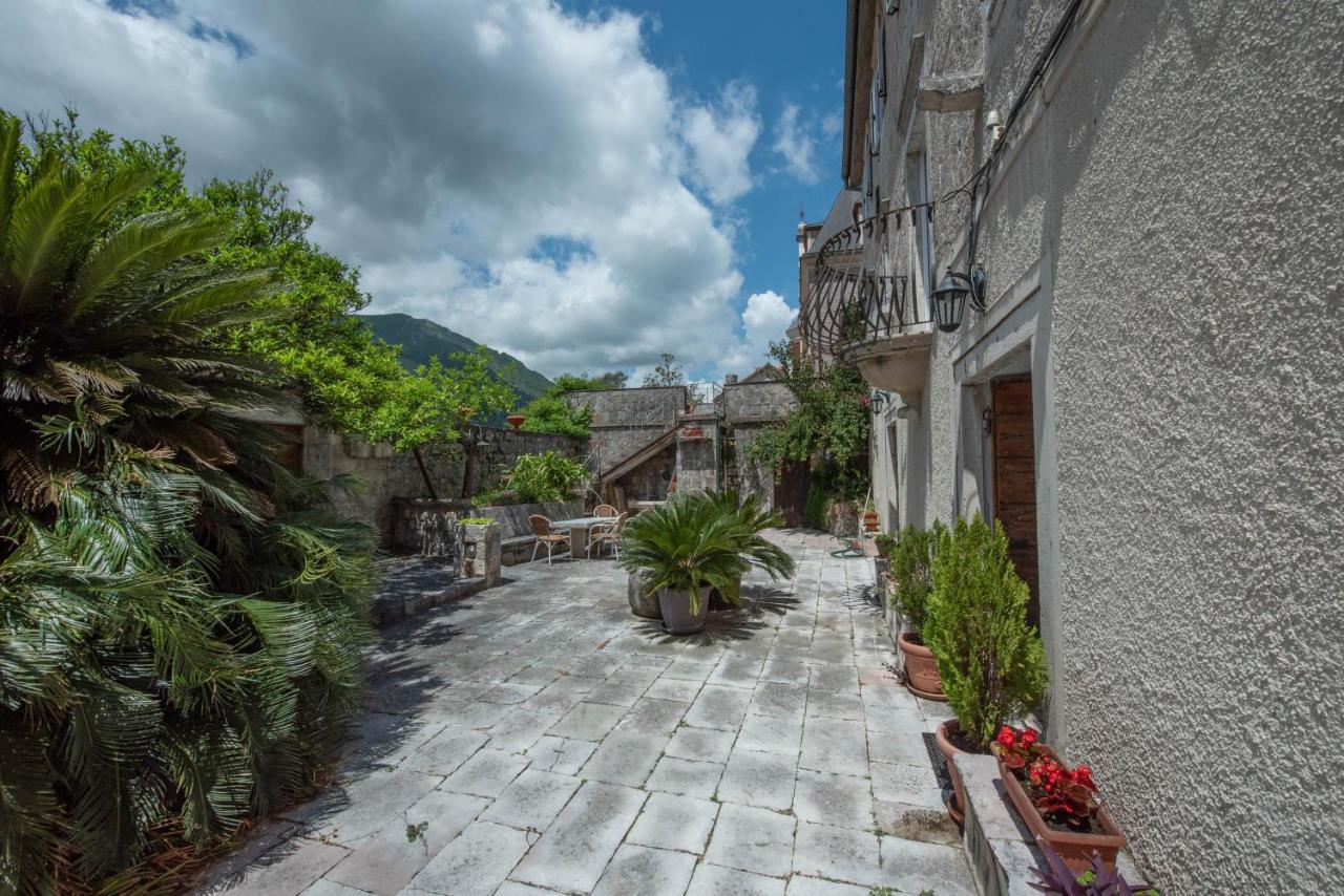 Apartments Radimir Kotor Exterior photo